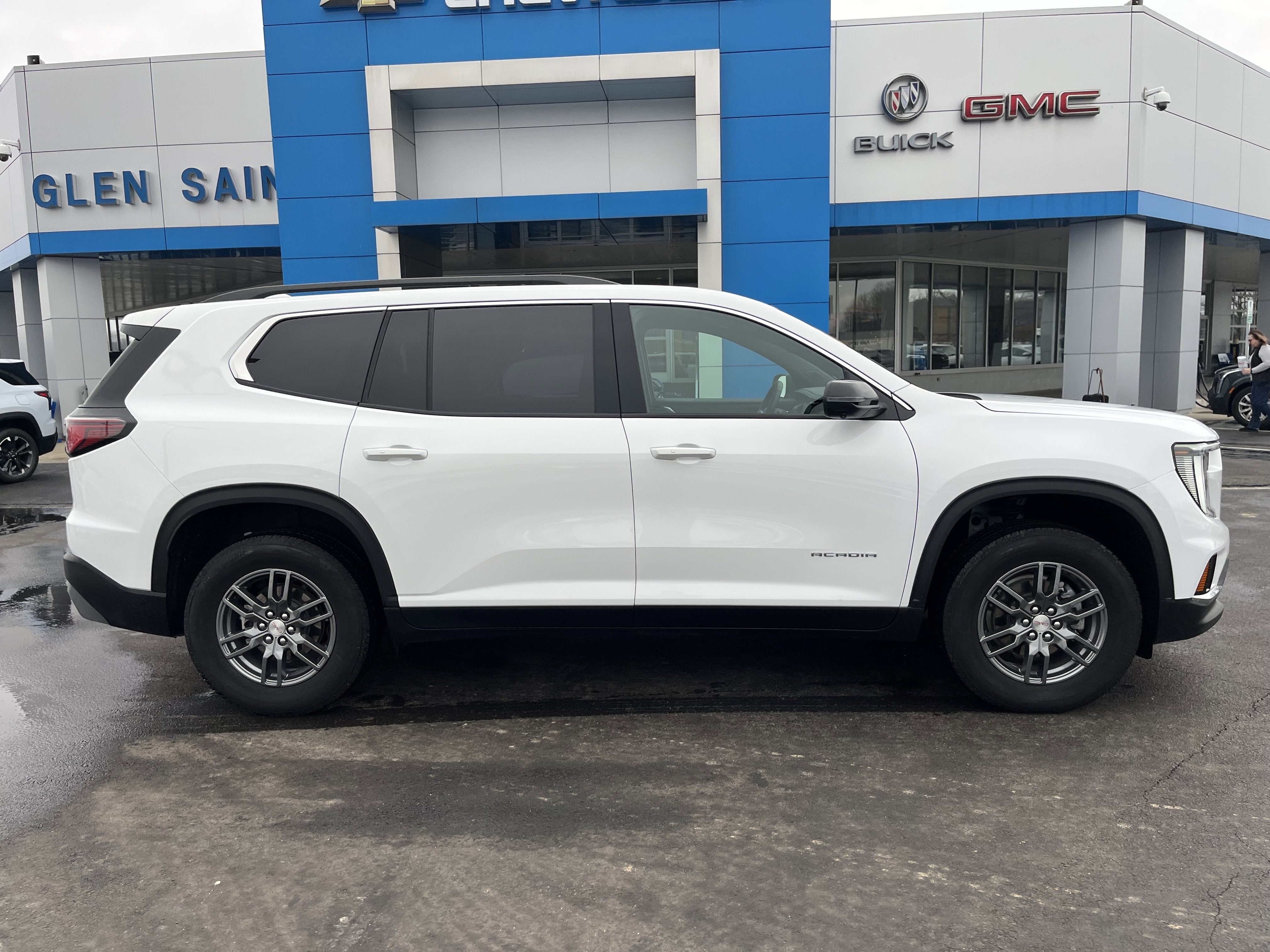 2025 GMC Acadia Elevation