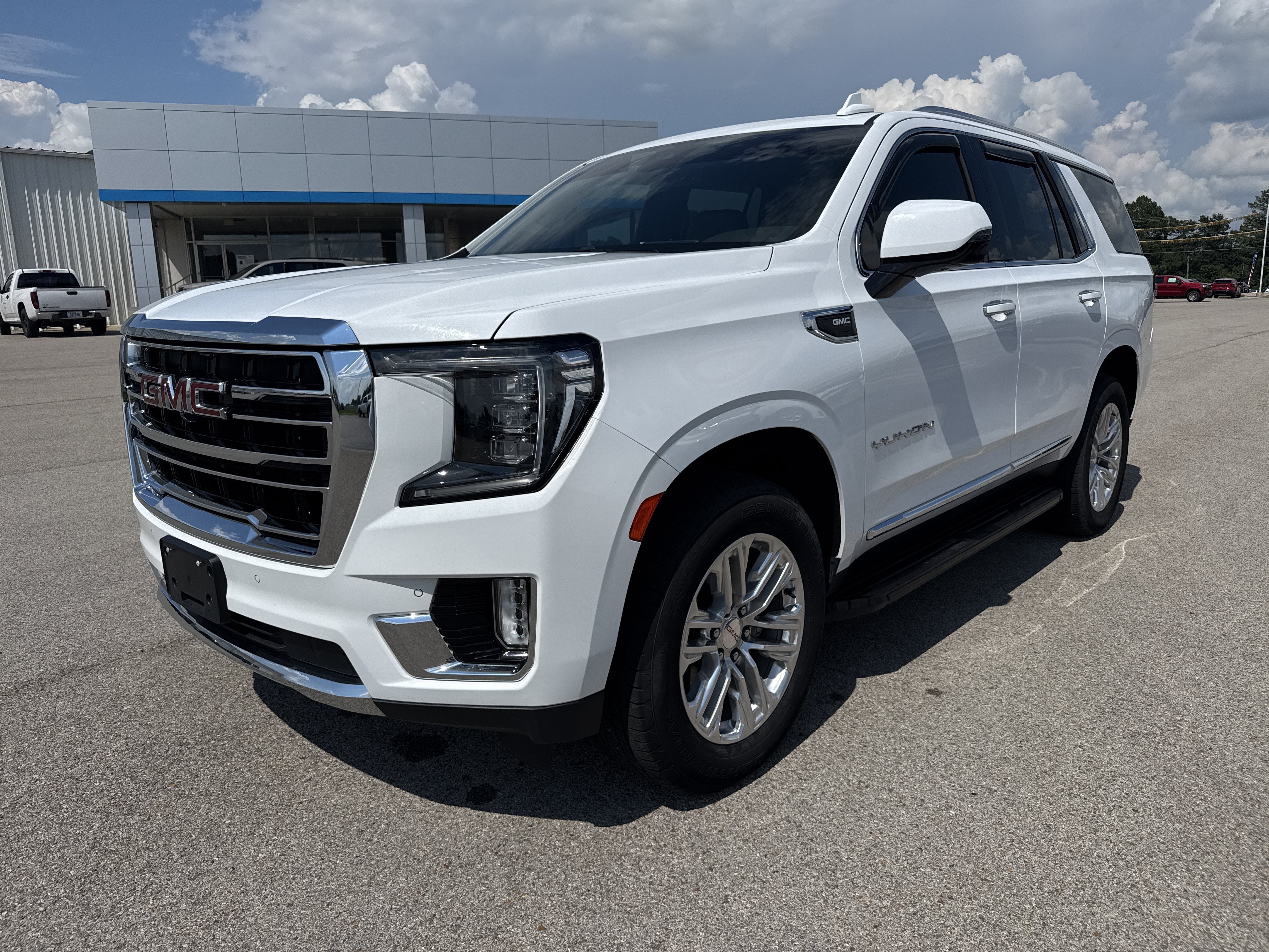 2023 GMC Yukon SLT