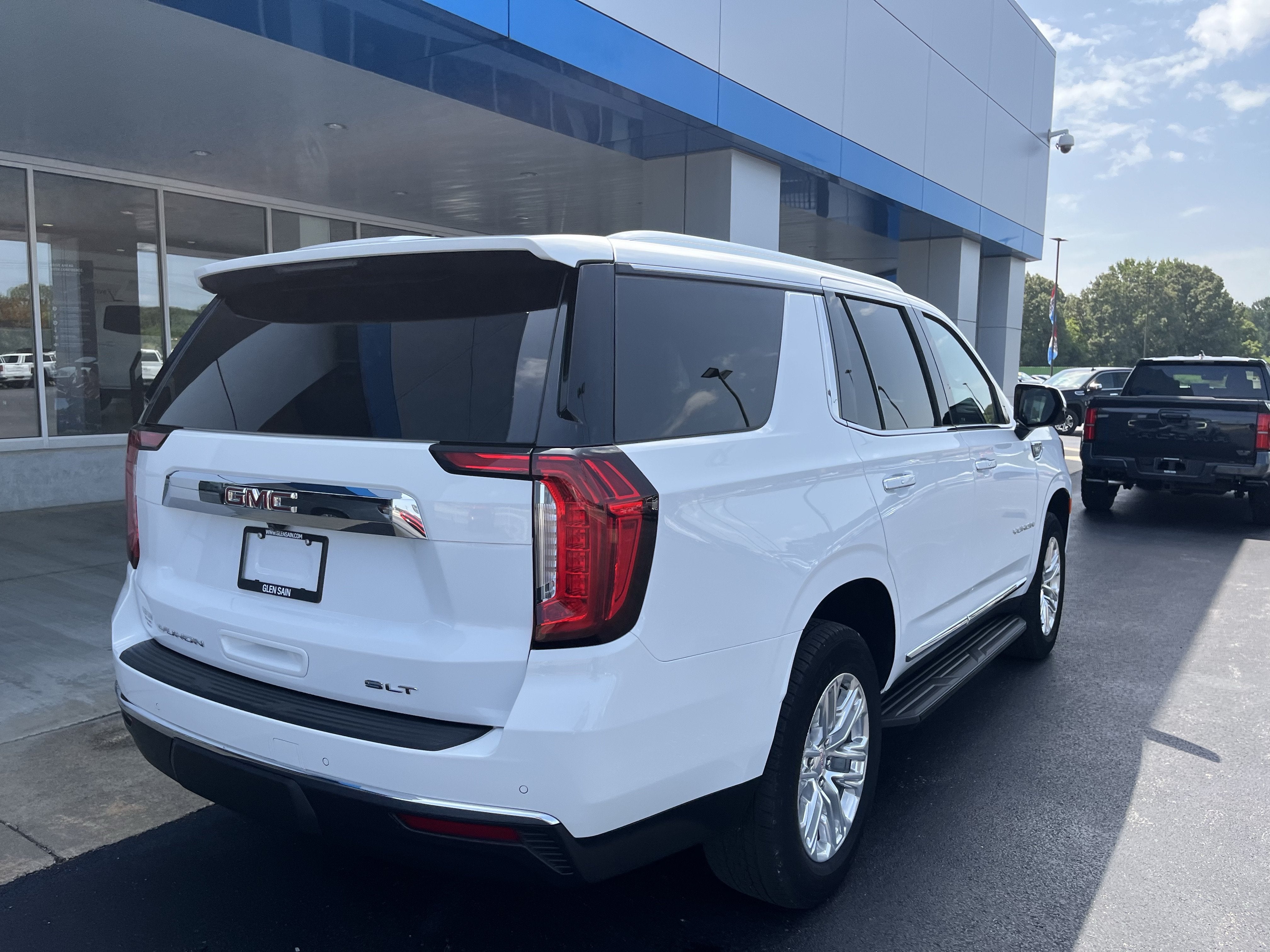 2023 GMC Yukon SLT