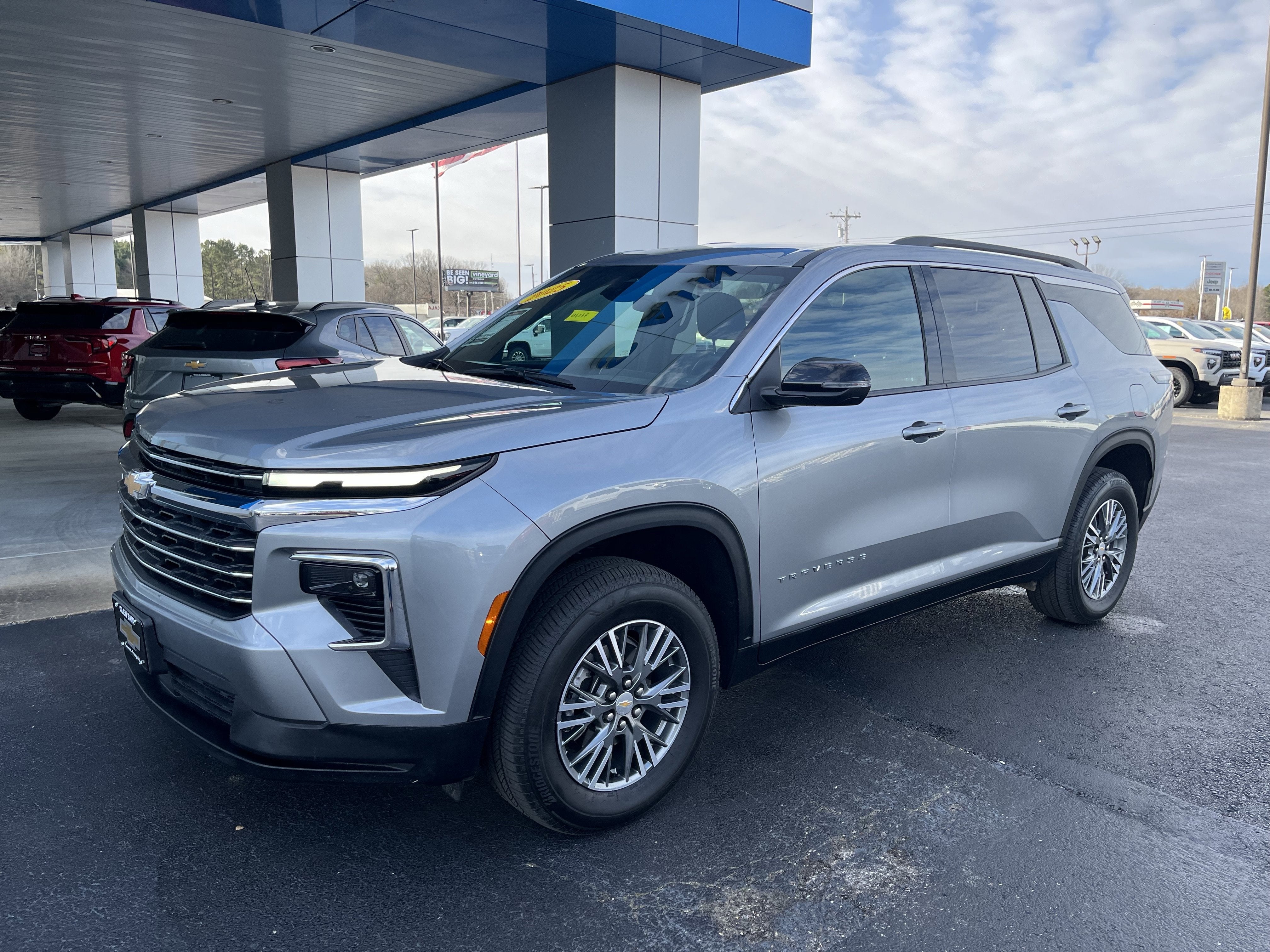 2025 Chevrolet Traverse LT
